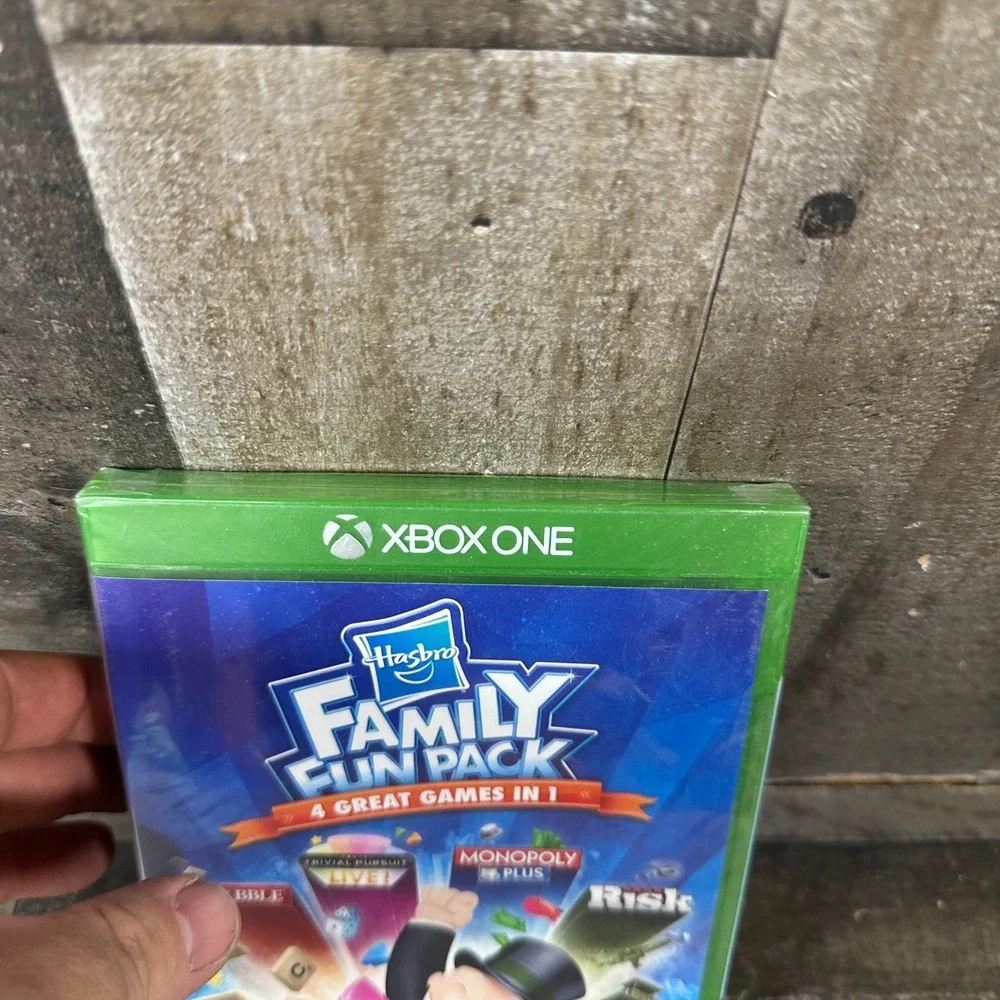 Hasbro Family Fun Pack 4 Great Games in 1 (Microsoft Xbox One, 2015)